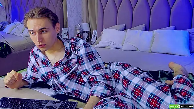 WilliamDyson online show from 09/30/25, 08:08