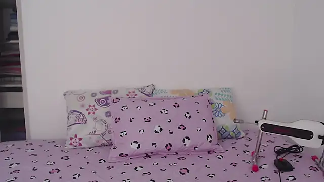 Snapshot of Tiiana chatting on 04/19/26, 01:43 Tiiana online show from 04/19/26, 01:43