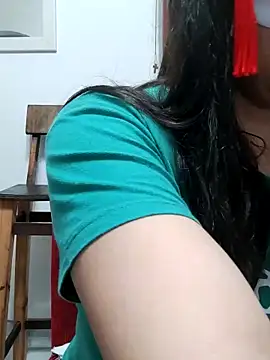 Snapshot of LoveFoxi chatting on 10/27/25, 02:37 LoveFoxi online show from 10/27/25, 02:37