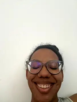 Snapshot of Valen1800 chatting on 10/20/25, 08:31 Valen1800 online show from 10/20/25, 08:31