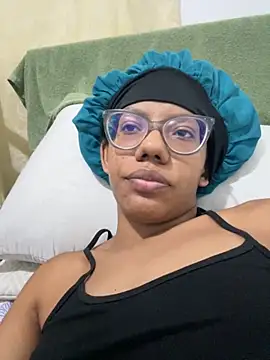 Snapshot of Valen1800 chatting on 10/31/25, 12:44 Valen1800 online show from 10/31/25, 12:44