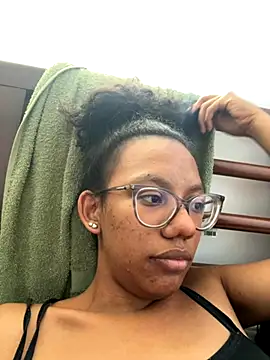 Snapshot of Valen1800 chatting on 11/03/25, 05:03 Valen1800 online show from 11/03/25, 05:03