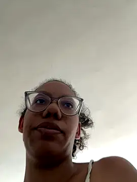 Snapshot of Valen1800 chatting on 11/05/25, 04:51 Valen1800 online show from 11/05/25, 04:51