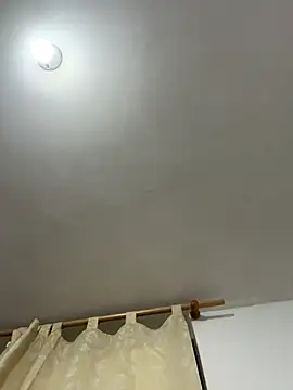 Snapshot of Valen1800 chatting on 11/09/25, 12:42 Valen1800 online show from 11/09/25, 12:42