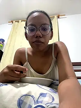 Snapshot of Valen1800 chatting on 11/11/25, 02:00 Valen1800 online show from 11/11/25, 02:00