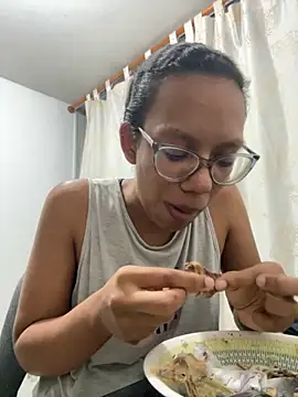 Snapshot of Valen1800 chatting on 11/19/25, 12:43 Valen1800 online show from 11/19/25, 12:43