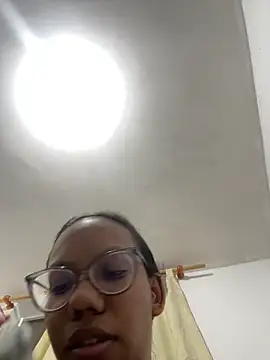 Snapshot of Valen1800 chatting on 11/20/25, 12:55 Valen1800 online show from 11/20/25, 12:55