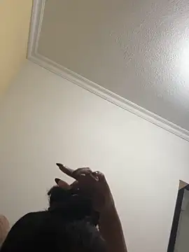 Snapshot of Valen1800 chatting on 11/22/25, 12:09 Valen1800 online show from 11/22/25, 12:09