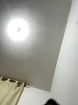 Snapshot of Valen1800 chatting on 12/17/25, 12:38 Valen1800 online show from 12/17/25, 12:38