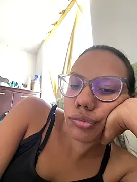 Snapshot of Valen1800 chatting on 12/20/25, 02:46 Valen1800 online show from 12/20/25, 02:46