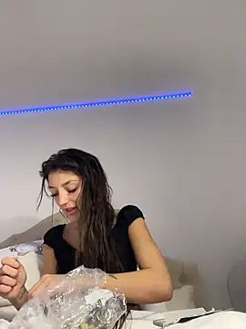 naughtybella05 online show from 11/22/25, 08:19