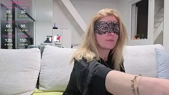 Snapshot of bellemasquer chatting on 12/02/25, 10:05 bellemasquer online show from 12/02/25, 10:05