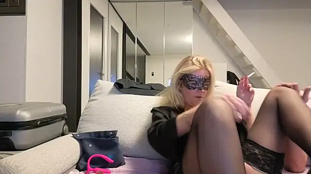 Snapshot of bellemasquer chatting on 02/22/26, 09:57 bellemasquer online show from 02/22/26, 09:57