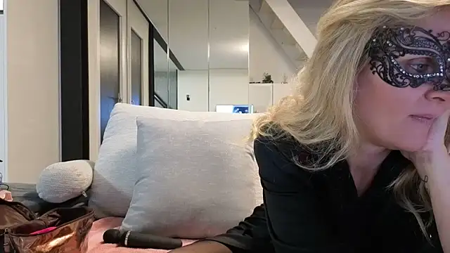 Snapshot of bellemasquer chatting on 03/15/26, 08:37 bellemasquer online show from 03/15/26, 08:37