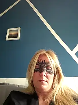 Snapshot of bellemasquer chatting on 05/18/26, 12:55 bellemasquer online show from 05/18/26, 12:55