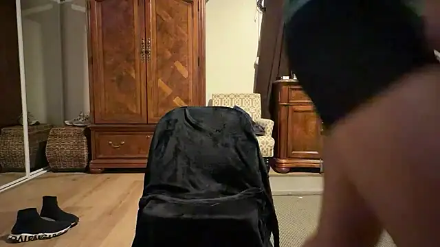 Snapshot of DERTYLAY chatting on 04/20/26, 03:42 DERTYLAY online show from 04/20/26, 03:42