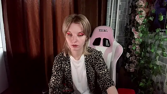 Snapshot of Madelaineses chatting on 05/24/26, 02:27 Madelaineses online show from 05/24/26, 02:27