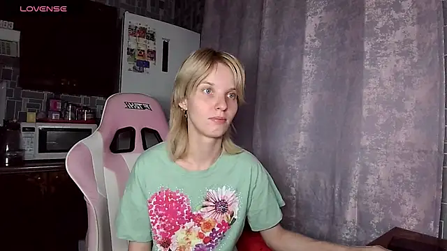 Snapshot of Madelaineses chatting on 06/25/26, 03:05 Madelaineses online show from 06/25/26, 03:05