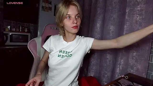 Snapshot of Madelaineses chatting on 07/12/26, 06:32 Madelaineses online show from 07/12/26, 06:32