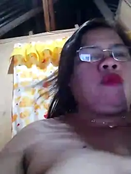 Snapshot of Huge_mama69 chatting on 04/25/26, 01:41 Huge mama69 online show from 04/25/26, 01:41