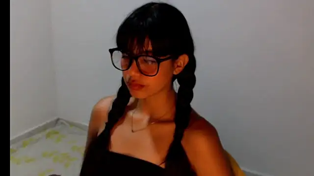 Snapshot of meganmiauu chatting on 06/14/26, 06:43 meganmiauu online show from 06/14/26, 06:43