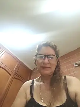 Snapshot of MaryeLunna chatting on 12/16/25, 11:48 MaryeLunna online show from 12/16/25, 11:48