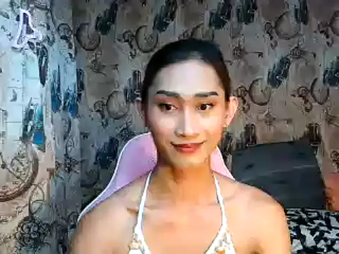 Snapshot of youarea_dreamer chatting on 12/18/25, 04:02 youarea dreamer online show from 12/18/25, 04:02