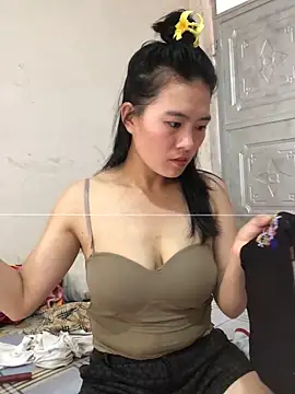 Snapshot of Maymay97 chatting on 10/13/25, 04:34 Maymay97 online show from 10/13/25, 04:34