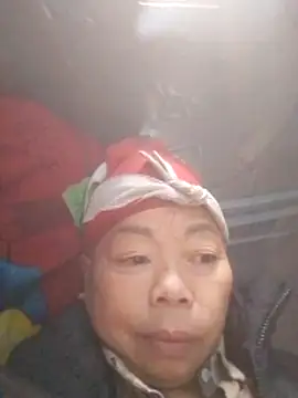 Snapshot of VangLe73 chatting on 11/03/25, 02:13 VangLe73 online show from 11/03/25, 02:13