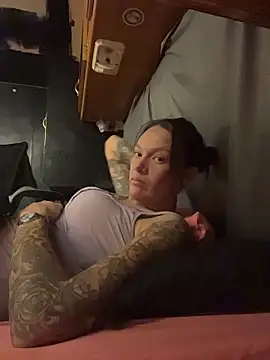 bratlipss online show from 04/18/26, 07:56