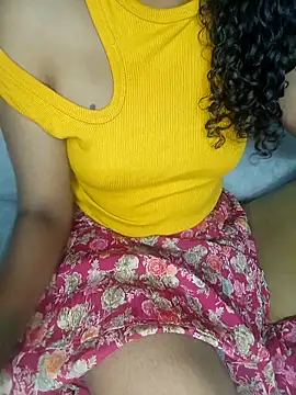 Snapshot of Tamilpallavi chatting on 11/02/25, 03:03 Tamilpallavi online show from 11/02/25, 03:03