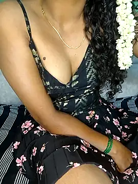 Snapshot of Tamilpallavi chatting on 11/06/25, 02:51 Tamilpallavi online show from 11/06/25, 02:51