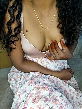 Snapshot of Tamilpallavi chatting on 11/15/25, 02:20 Tamilpallavi online show from 11/15/25, 02:20