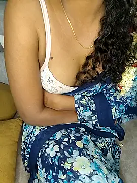 Snapshot of Tamilpallavi chatting on 11/17/25, 02:23 Tamilpallavi online show from 11/17/25, 02:23