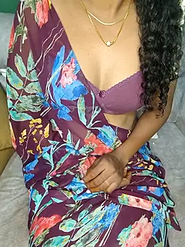 Snapshot of Tamilpallavi chatting on 11/18/25, 03:16 Tamilpallavi online show from 11/18/25, 03:16