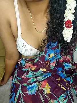 Snapshot of Tamilpallavi chatting on 11/22/25, 11:09 Tamilpallavi online show from 11/22/25, 11:09