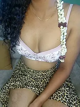 Tamilpallavi online show from 12/17/25, 07:47