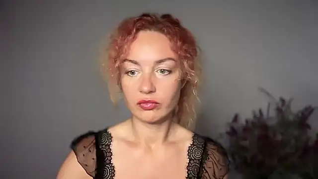 Reddgiirl online show from 10/17/25, 04:20