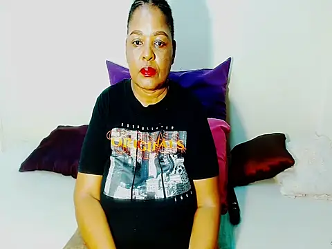 Snapshot of Love-Racheal75 chatting on 04/14/26, 02:28 Love-Racheal75 online show from 04/14/26, 02:28