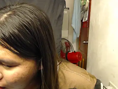 Snapshot of pinay_tynee chatting on 11/20/25, 04:51 pinay tynee online show from 11/20/25, 04:51