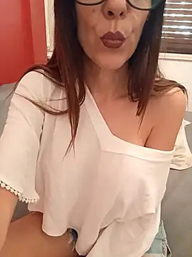 Snapshot of Esmeralda_passion chatting on 10/31/25, 02:07 Esmeralda passion online show from 10/31/25, 02:07