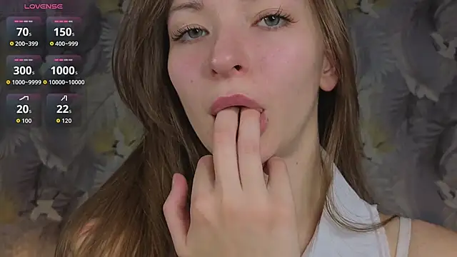 Snapshot of EllieSugar chatting on 10/24/25, 03:25 EllieSugar online show from 10/24/25, 03:25