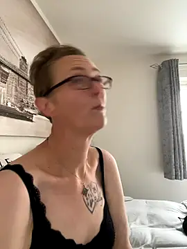 Curvy-Jinx online show from 10/22/25, 07:52