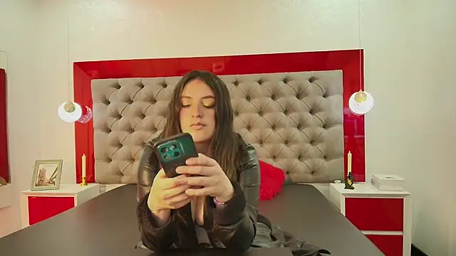 Snapshot of BrithaniKy chatting on 11/12/25, 07:57 BrithaniKy online show from 11/12/25, 07:57