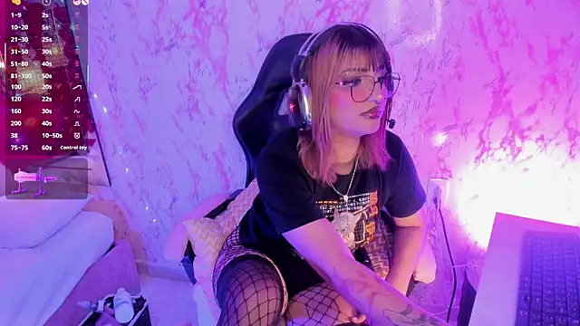 Snapshot of AriaNova_ chatting on 02/07/26, 01:15 AriaNova online show from 02/07/26, 01:15