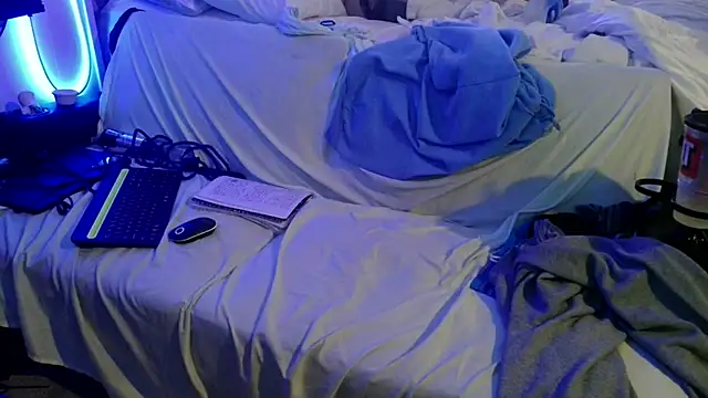 Luv2SuckBWC92 online show from 11/08/25, 09:42