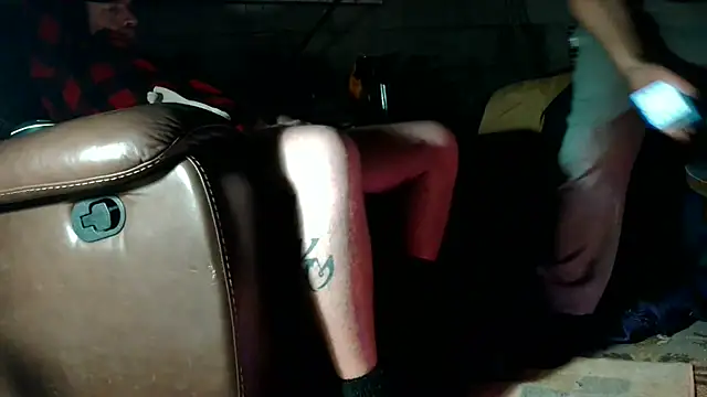 Snapshot of Luv2SuckBWC92 chatting on 12/18/25, 03:07 Luv2SuckBWC92 online show from 12/18/25, 03:07