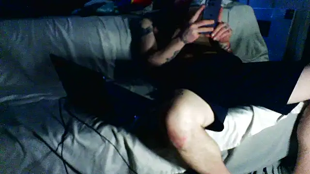 Snapshot of Luv2SuckBWC92 chatting on 03/07/26, 12:24 Luv2SuckBWC92 online show from 03/07/26, 12:24