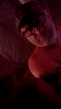 Snapshot of Luv2SuckBWC92 chatting on 03/20/26, 10:09 Luv2SuckBWC92 online show from 03/20/26, 10:09