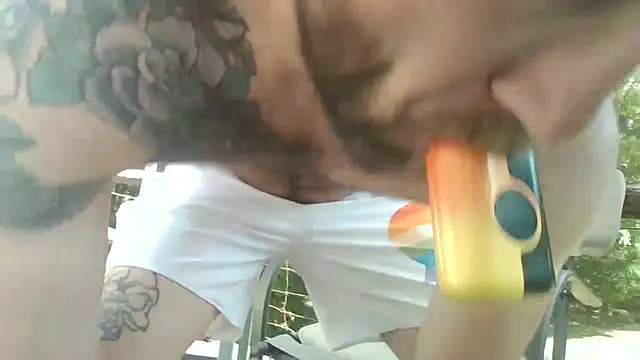 Snapshot of Luv2SuckBWC92 chatting on 04/22/26, 04:41 Luv2SuckBWC92 online show from 04/22/26, 04:41